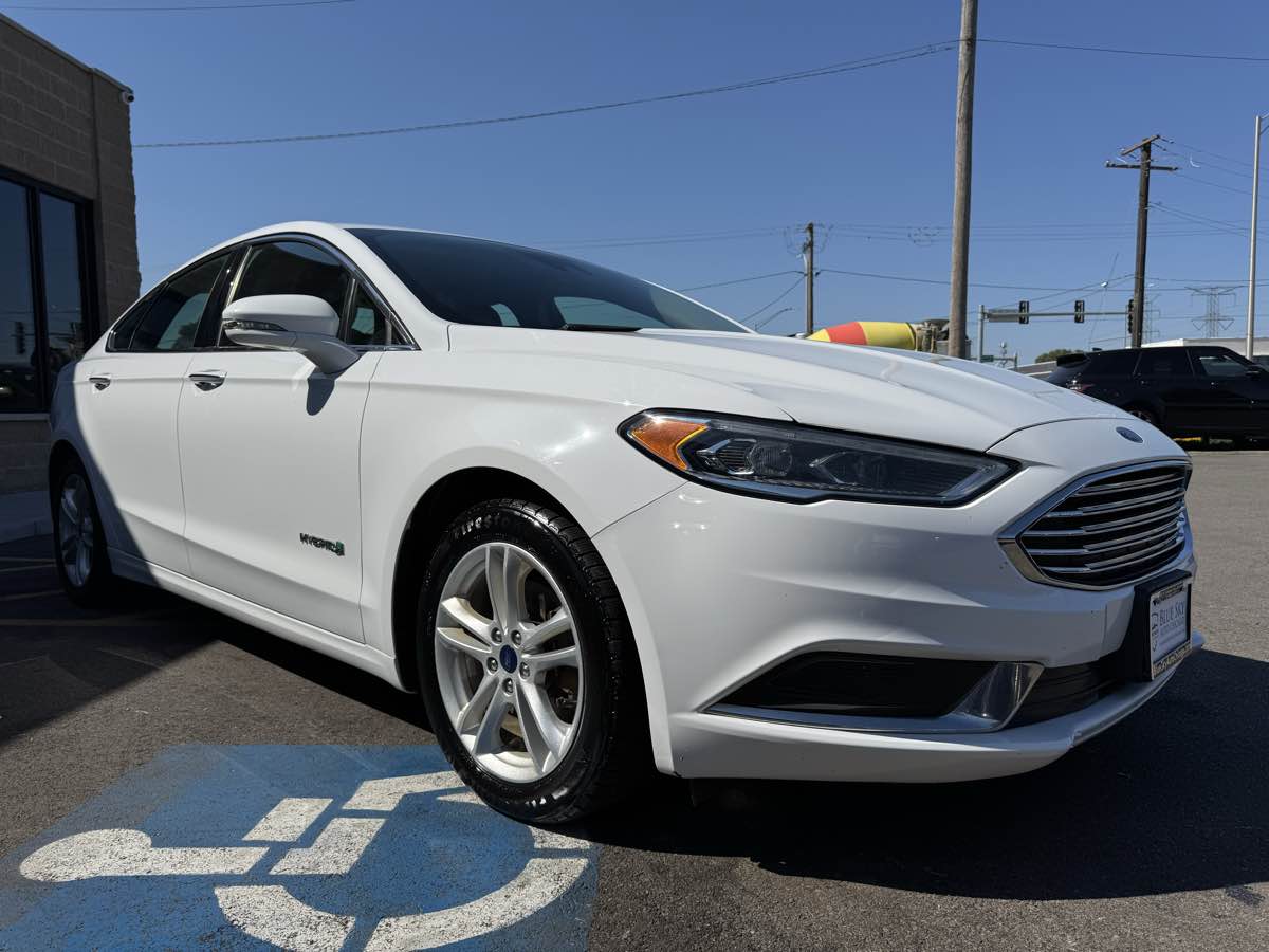2018 Ford Fusion Hybrid SE photo 3