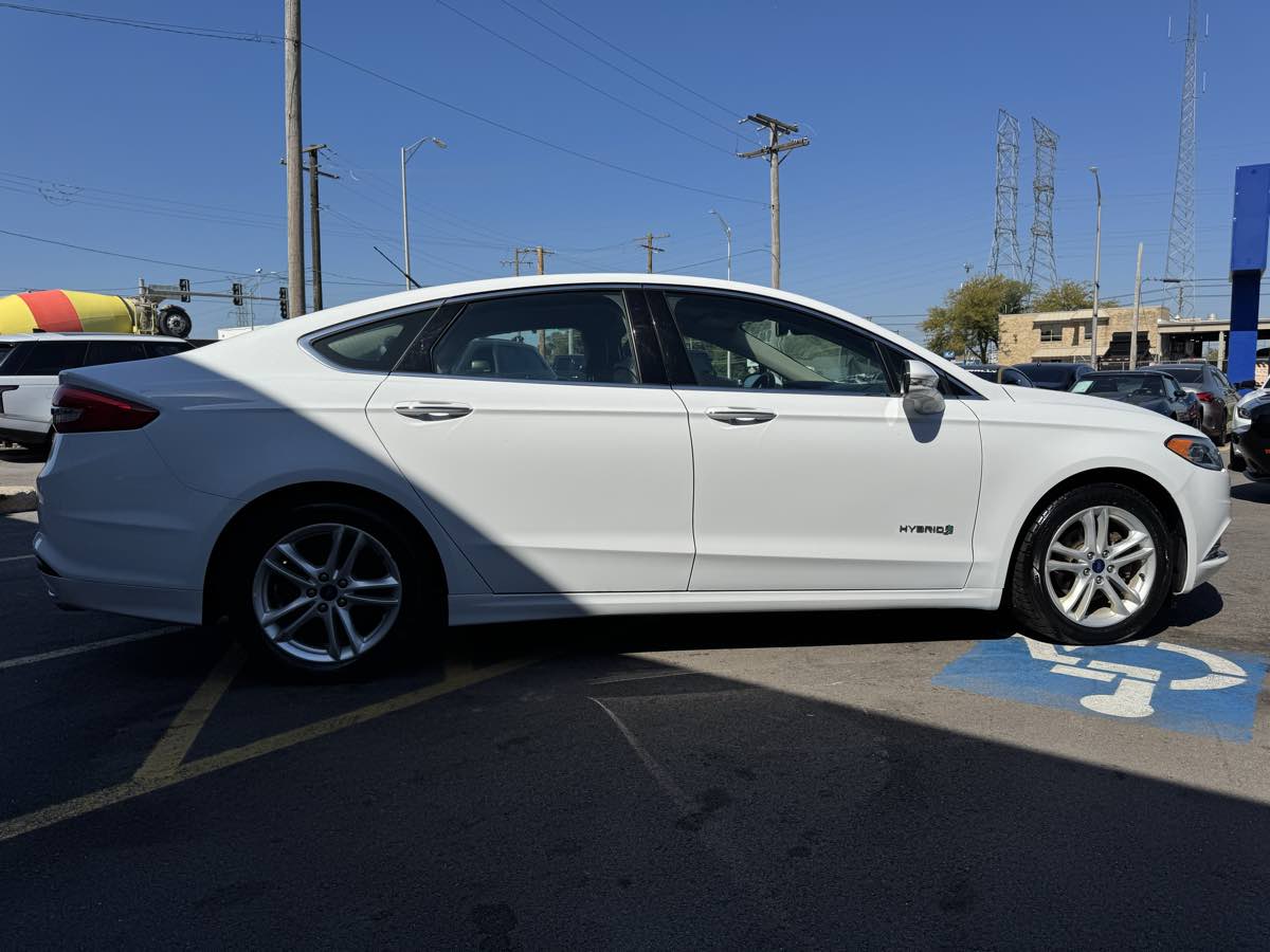 2018 Ford Fusion Hybrid SE photo 4