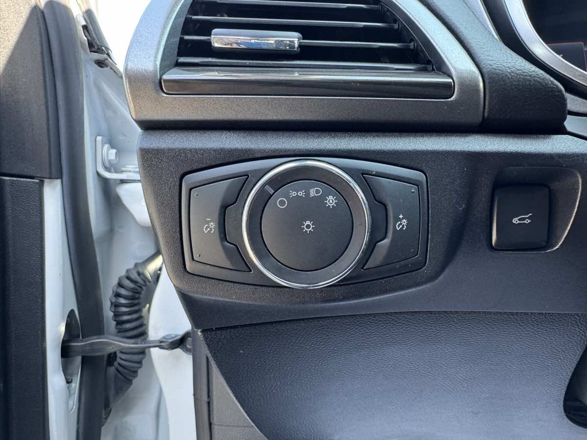 2018 Ford Fusion Hybrid SE photo 9