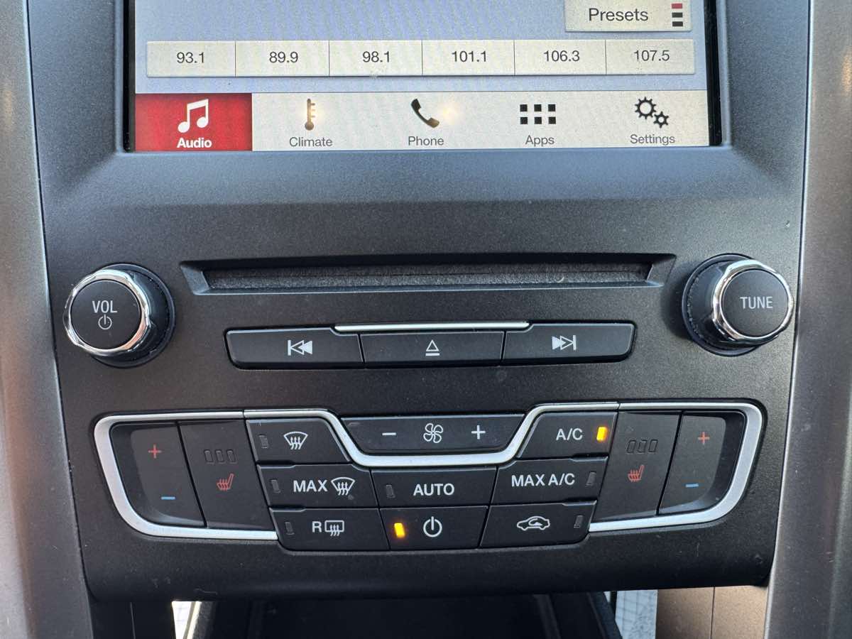 2018 Ford Fusion Hybrid SE photo 18