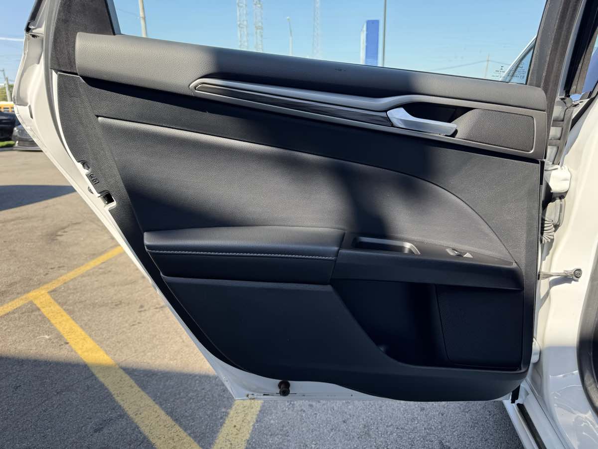 2018 Ford Fusion Hybrid SE photo 37