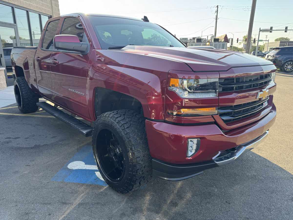 2018 Chevrolet Silverado 1500 LT photo 3