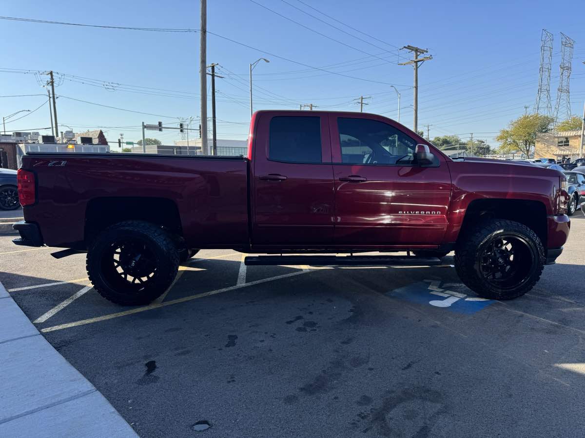 2018 Chevrolet Silverado 1500 LT photo 4