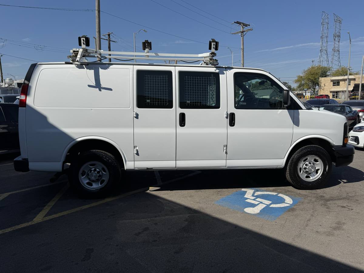 2016 Chevrolet Express Cargo Van photo 4