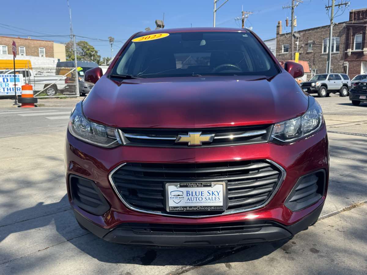 2022 Chevrolet Trax LS photo 2