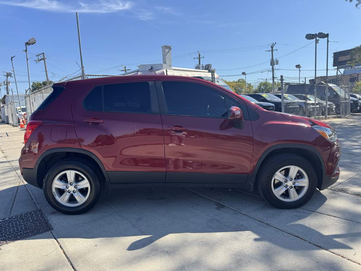 2022 Chevrolet Trax LS photo 4