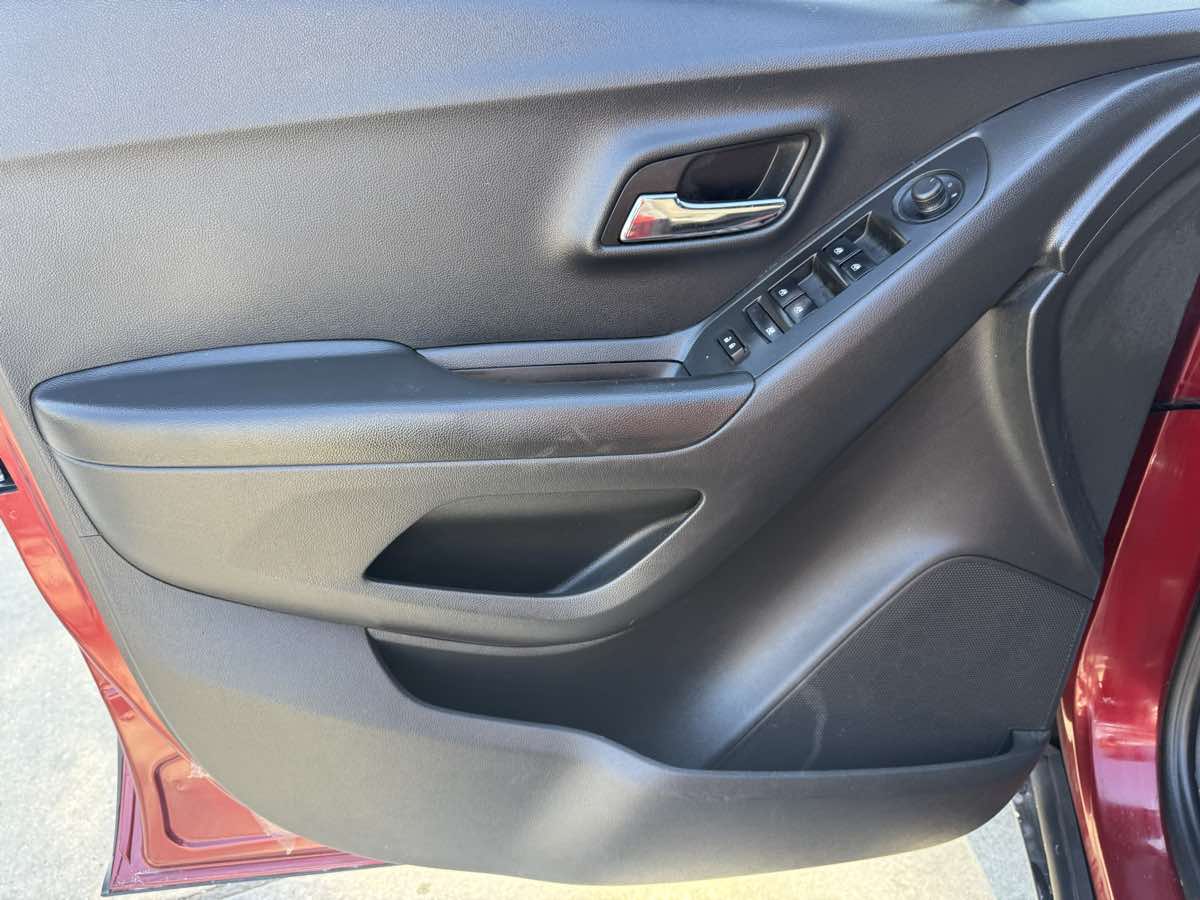 2022 Chevrolet Trax LS photo 12