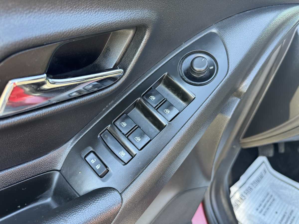 2022 Chevrolet Trax LS photo 13