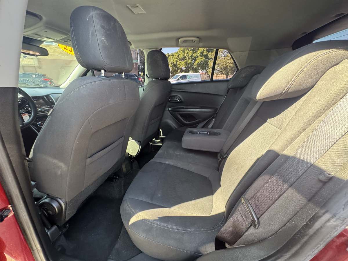 2022 Chevrolet Trax LS photo 14