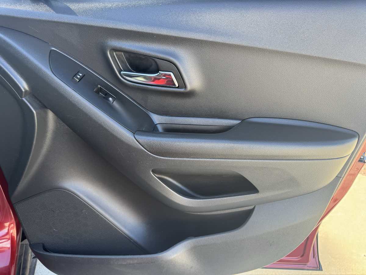 2022 Chevrolet Trax LS photo 17