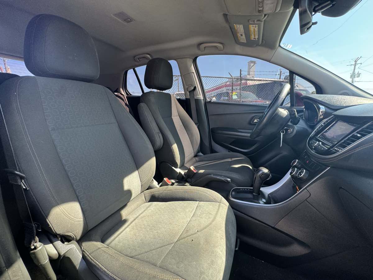 2022 Chevrolet Trax LS photo 18