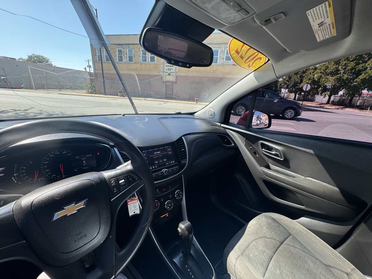 2022 Chevrolet Trax LS photo 28