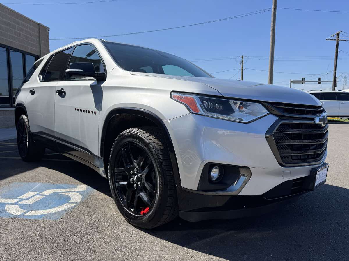 2019 Chevrolet Traverse Premier photo 2