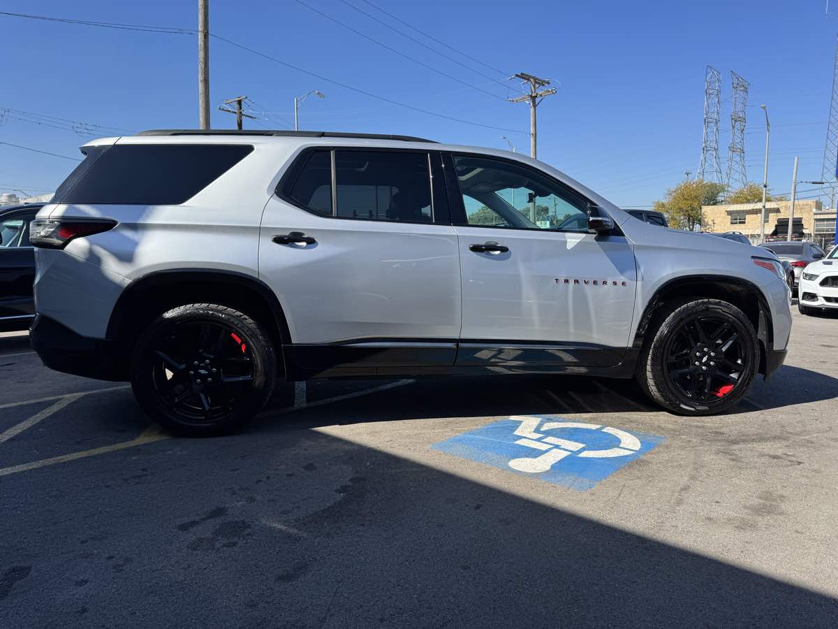 2019 Chevrolet Traverse Premier photo 3