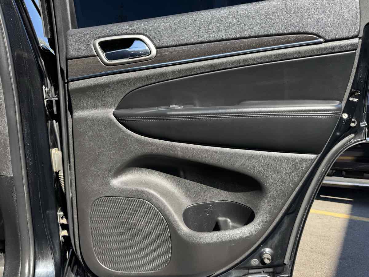 2018 Jeep Grand Cherokee Limited photo 32