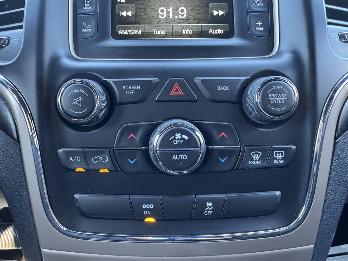 2015 Jeep Grand Cherokee Laredo photo 15