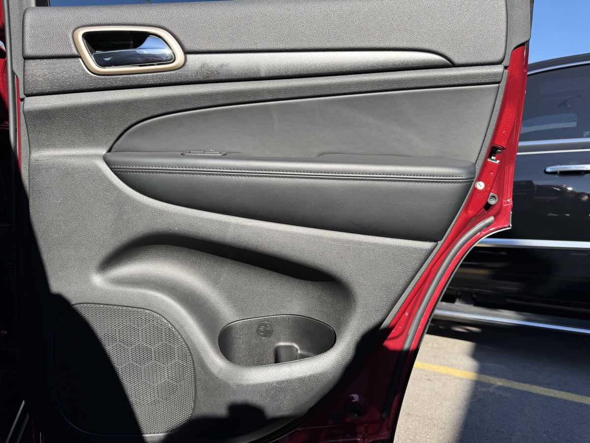 2015 Jeep Grand Cherokee Laredo photo 28