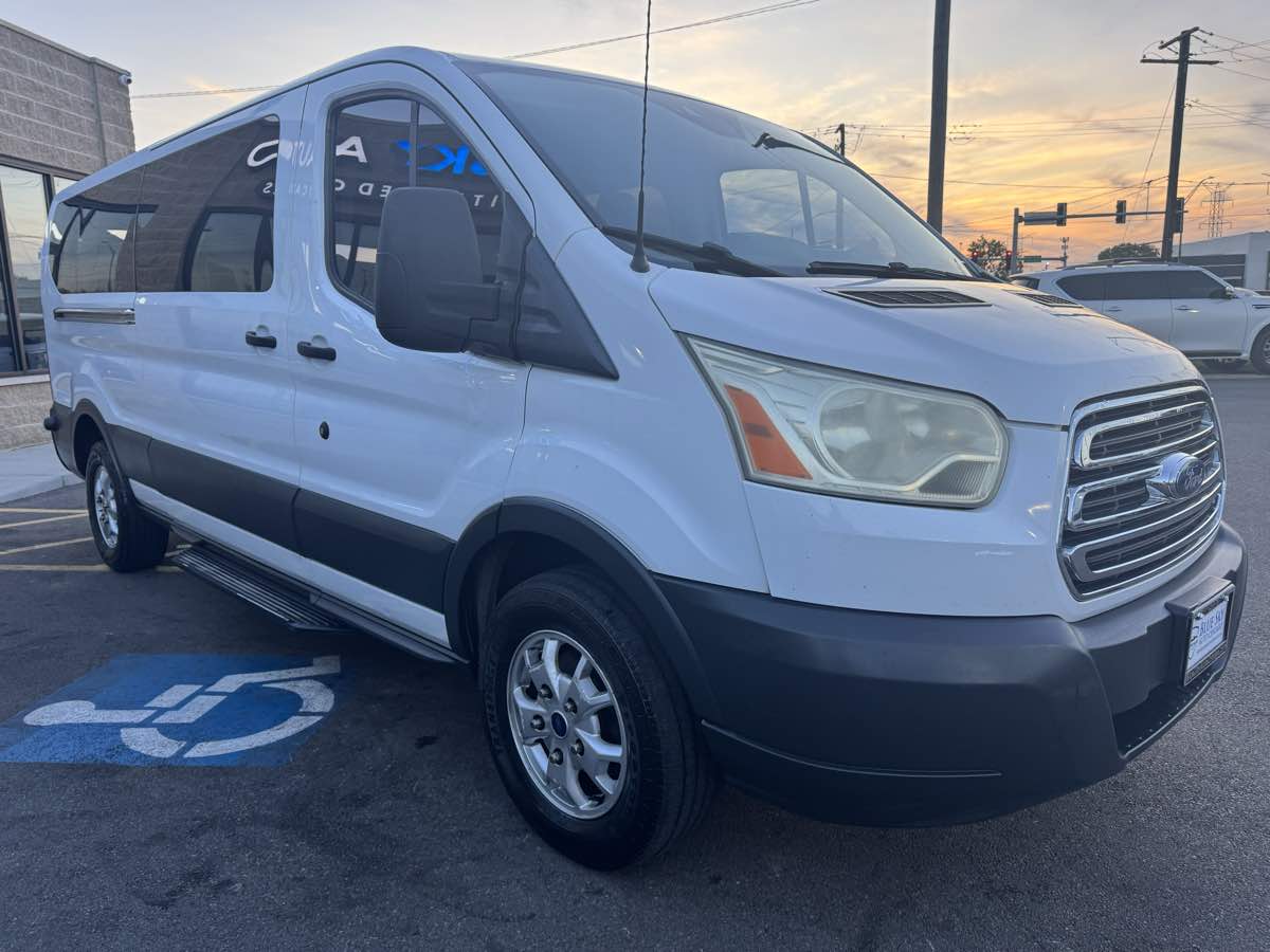 2015 Ford Transit XLT photo 3
