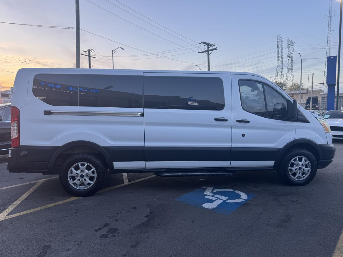 2015 Ford Transit XLT photo 4