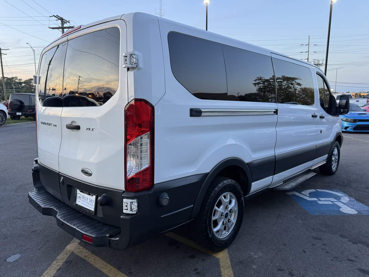 2015 Ford Transit XLT photo 5