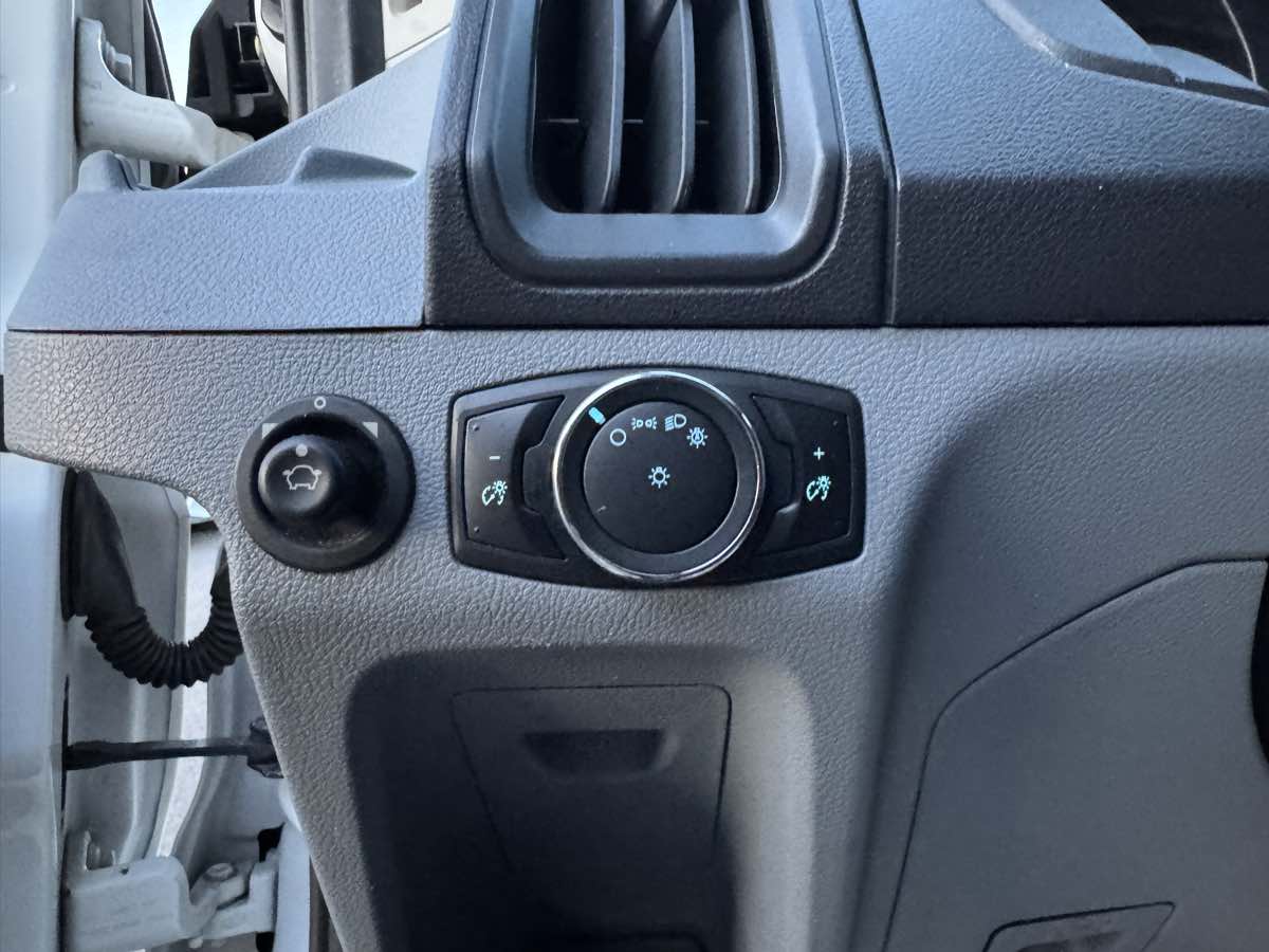 2015 Ford Transit XLT photo 10