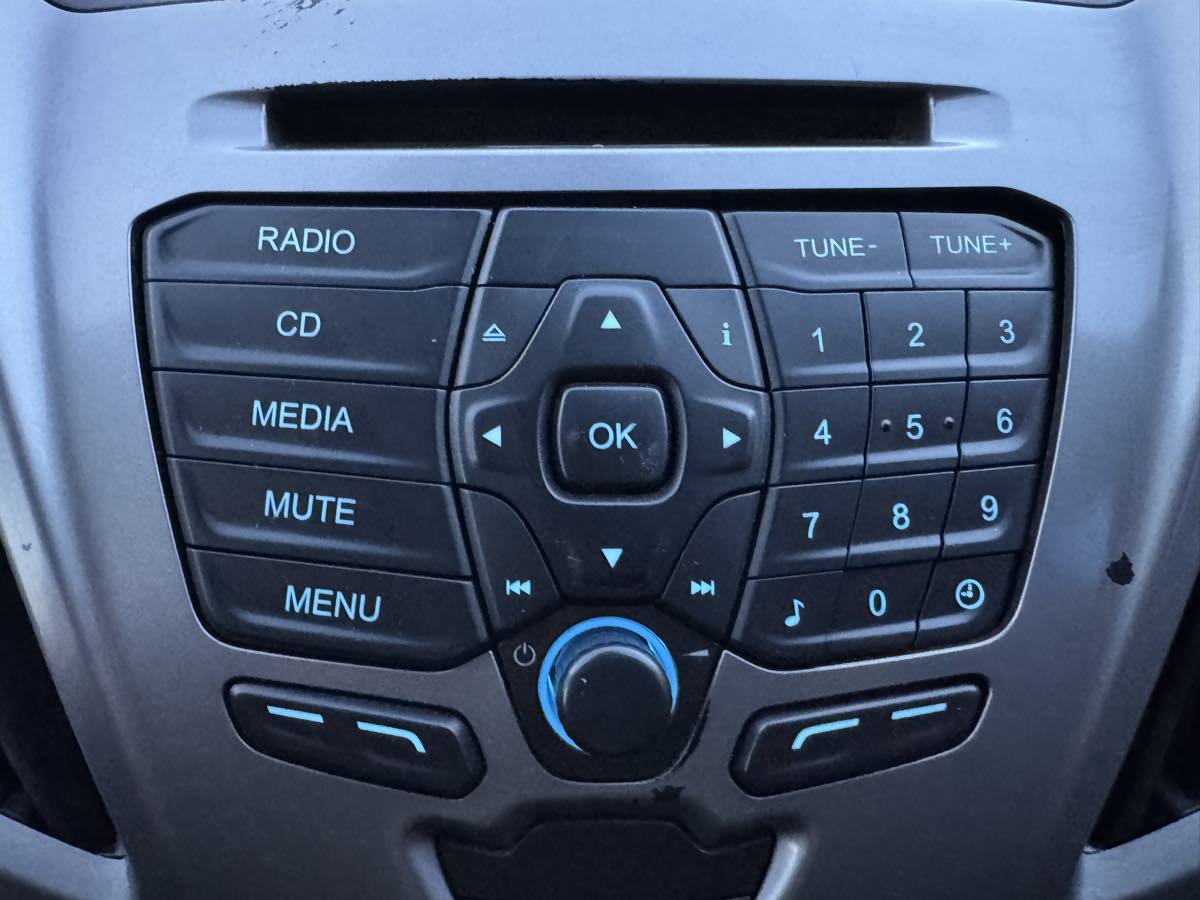 2015 Ford Transit XLT photo 17