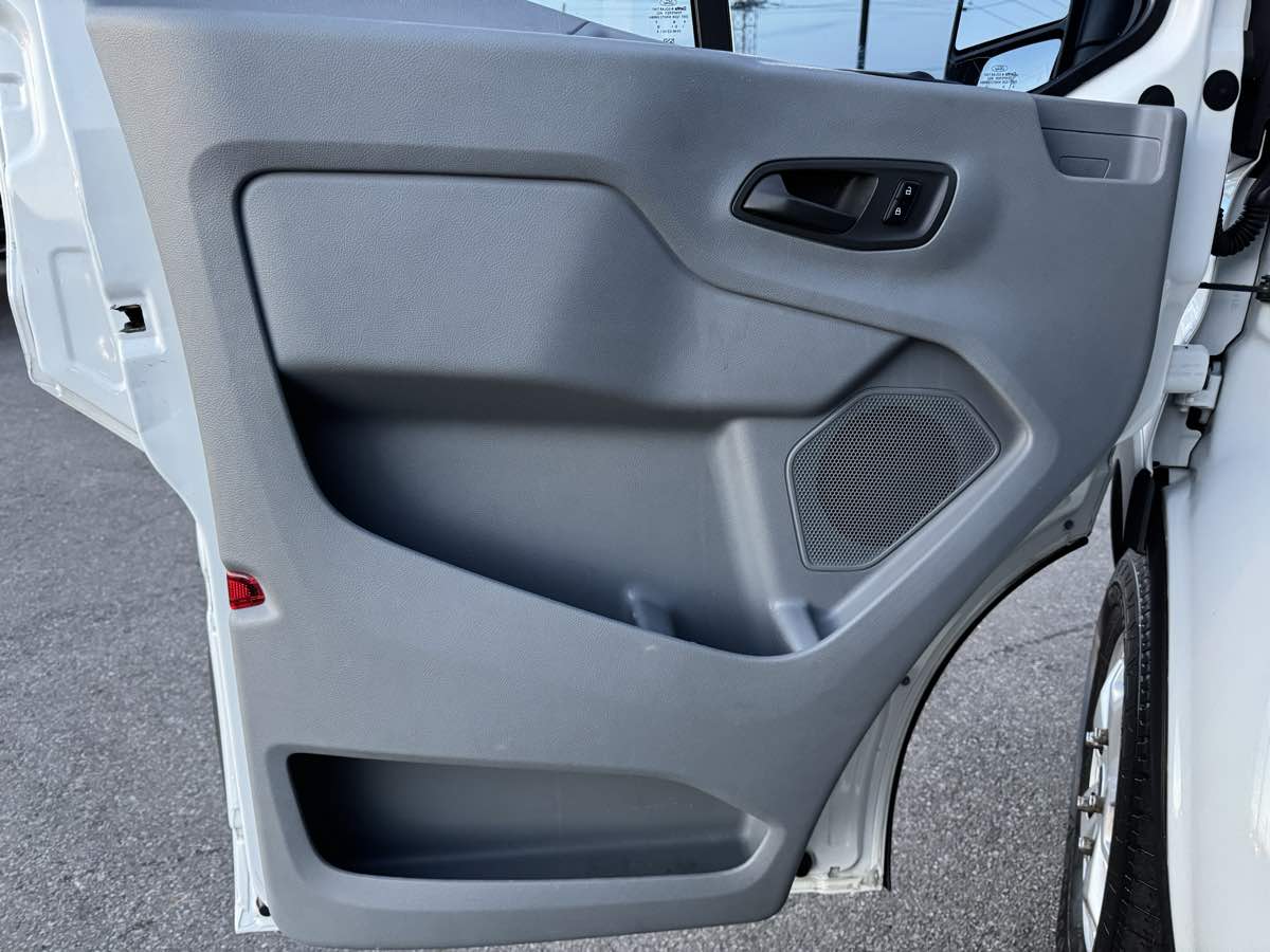 2015 Ford Transit XLT photo 22