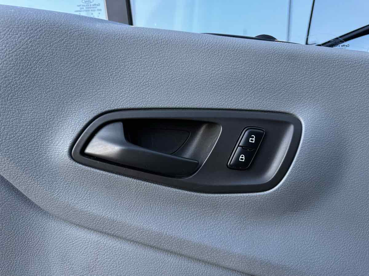 2015 Ford Transit XLT photo 23