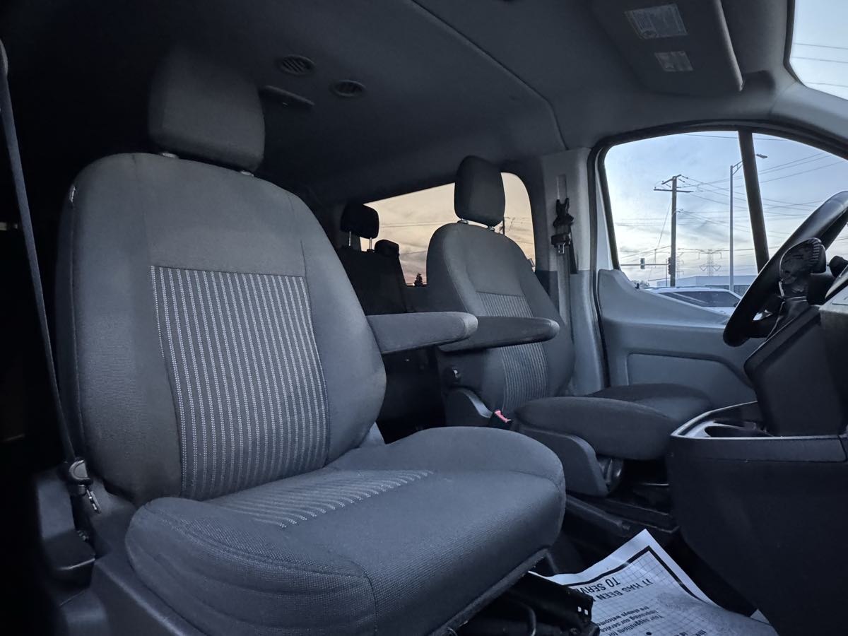 2015 Ford Transit XLT photo 26