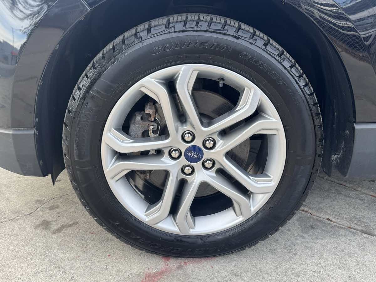 2017 Ford Edge Titanium photo 8