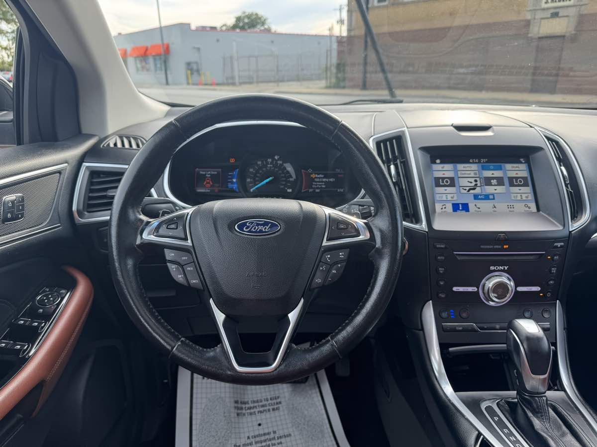 2017 Ford Edge Titanium photo 11
