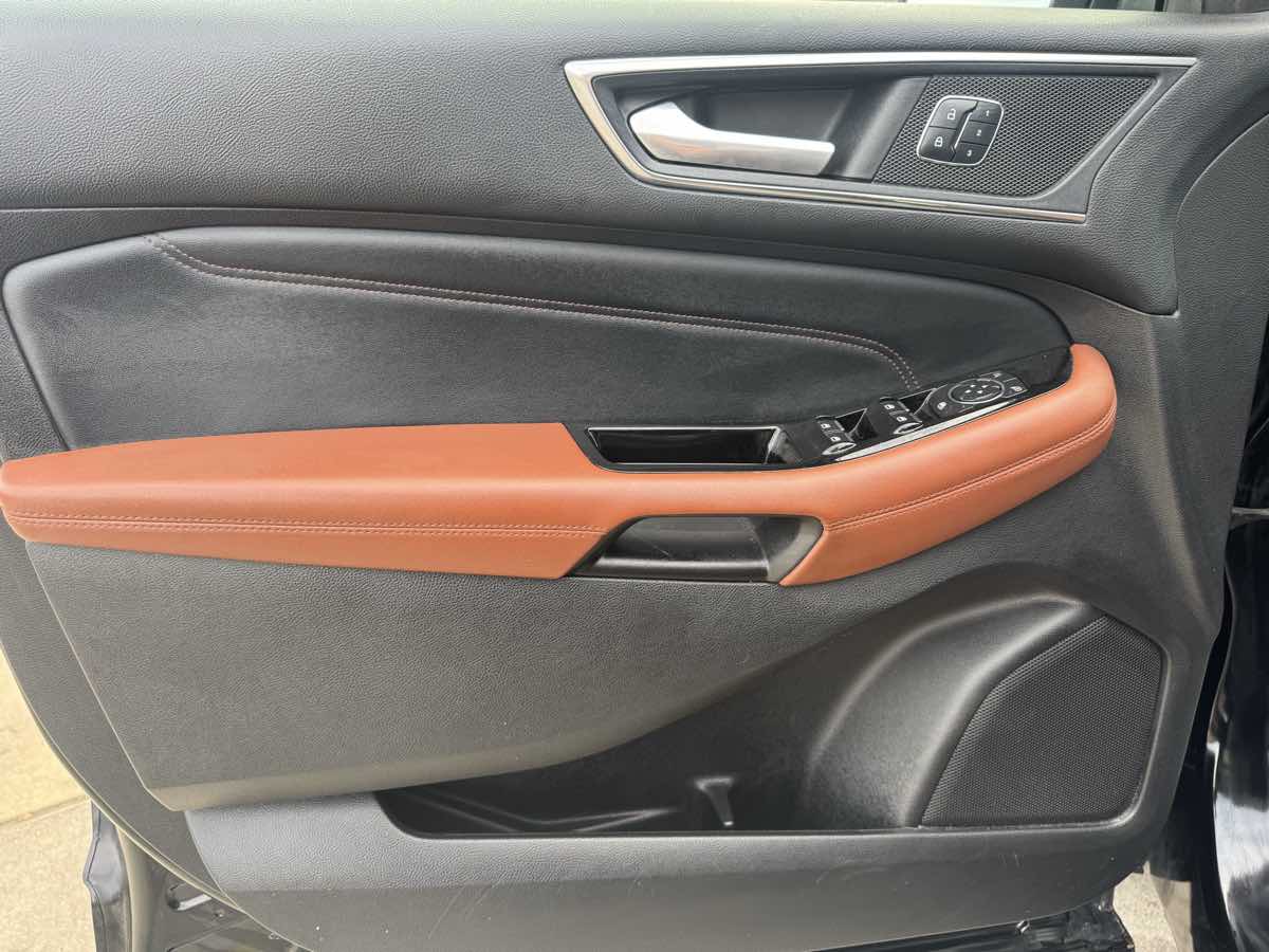 2017 Ford Edge Titanium photo 13