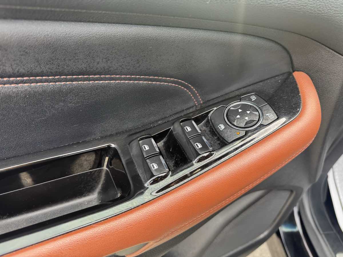 2017 Ford Edge Titanium photo 14
