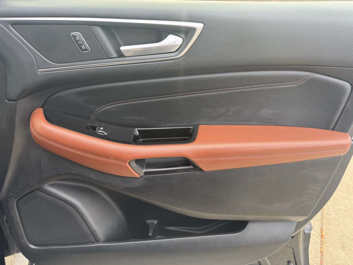 2017 Ford Edge Titanium photo 19
