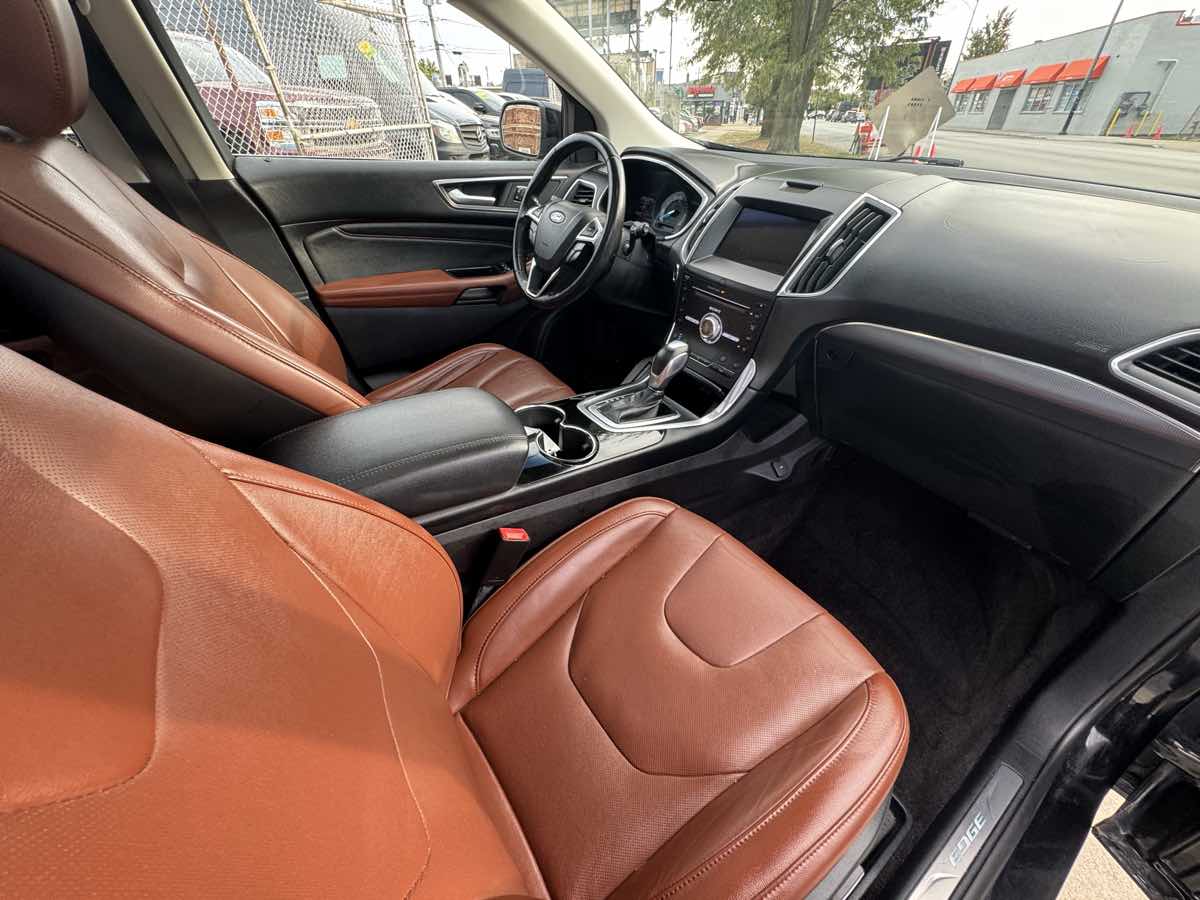 2017 Ford Edge Titanium photo 21