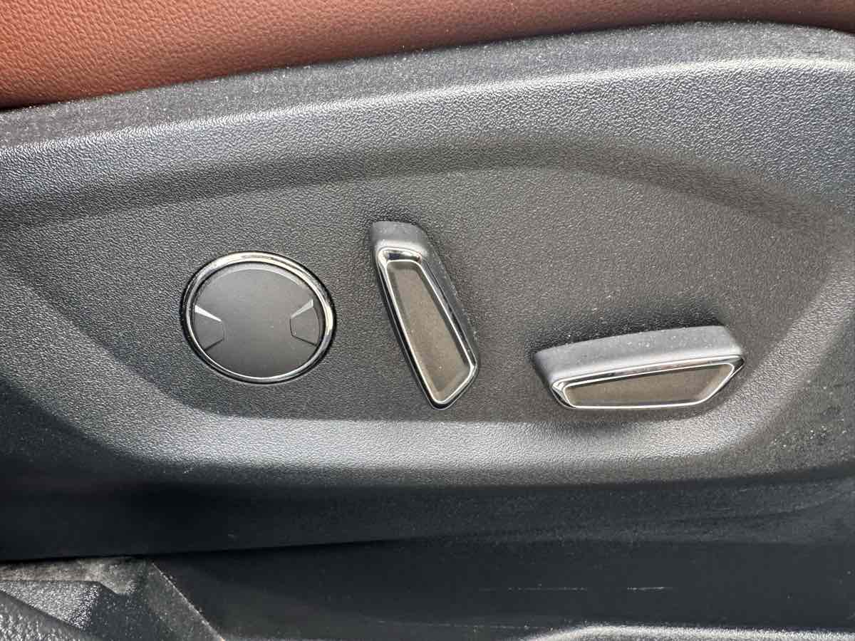 2017 Ford Edge Titanium photo 22