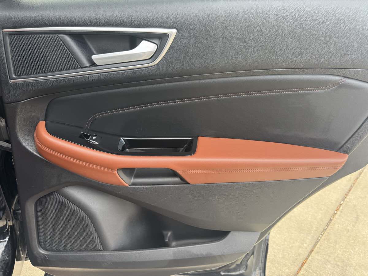 2017 Ford Edge Titanium photo 23