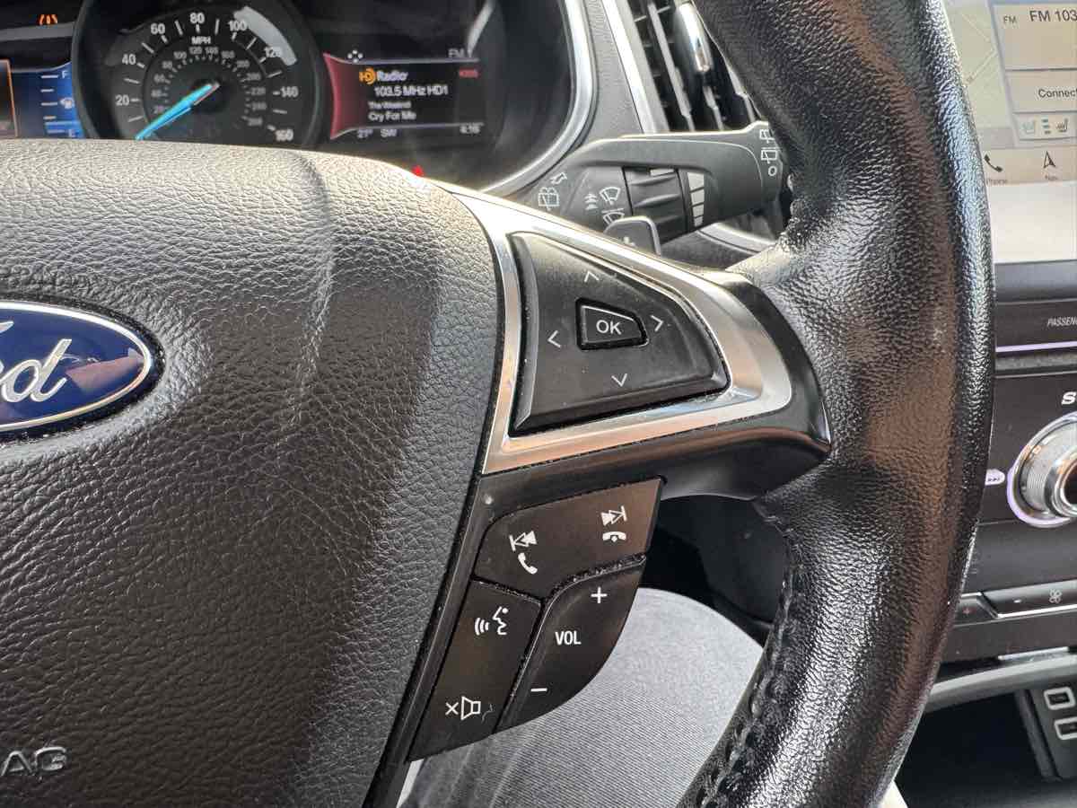2017 Ford Edge Titanium photo 27
