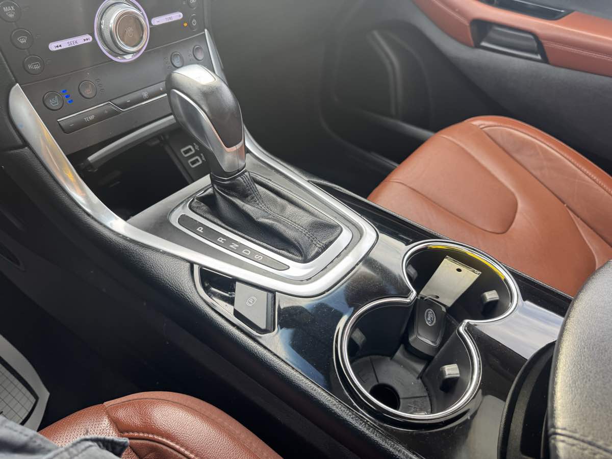 2017 Ford Edge Titanium photo 32