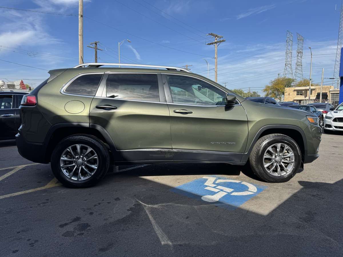 2021 Jeep Cherokee Latitude Lux photo 4