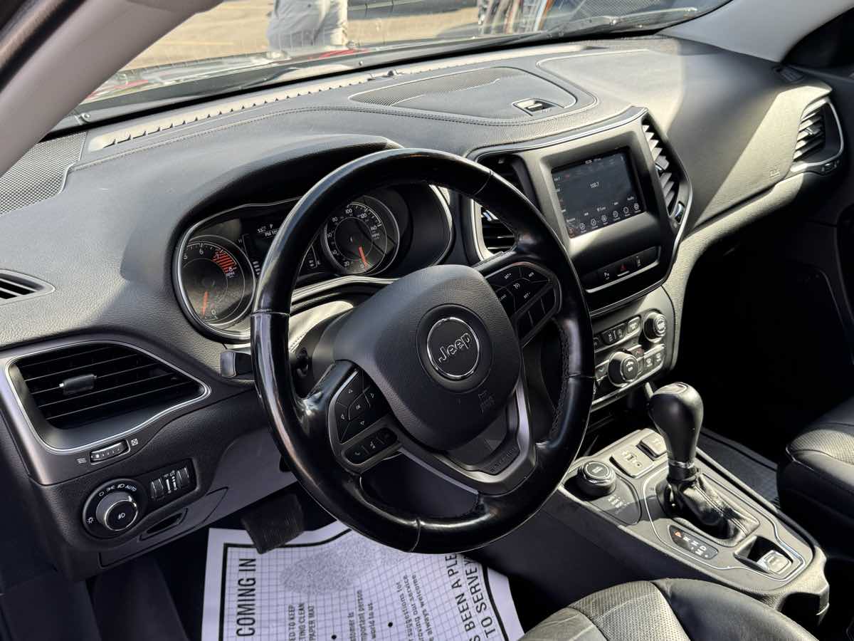 2021 Jeep Cherokee Latitude Lux photo 11