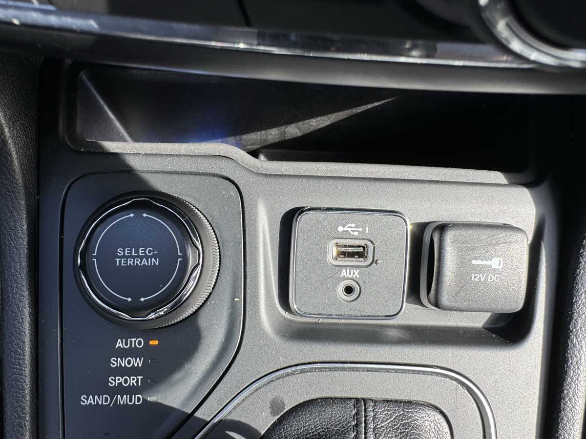 2021 Jeep Cherokee Latitude Lux photo 19