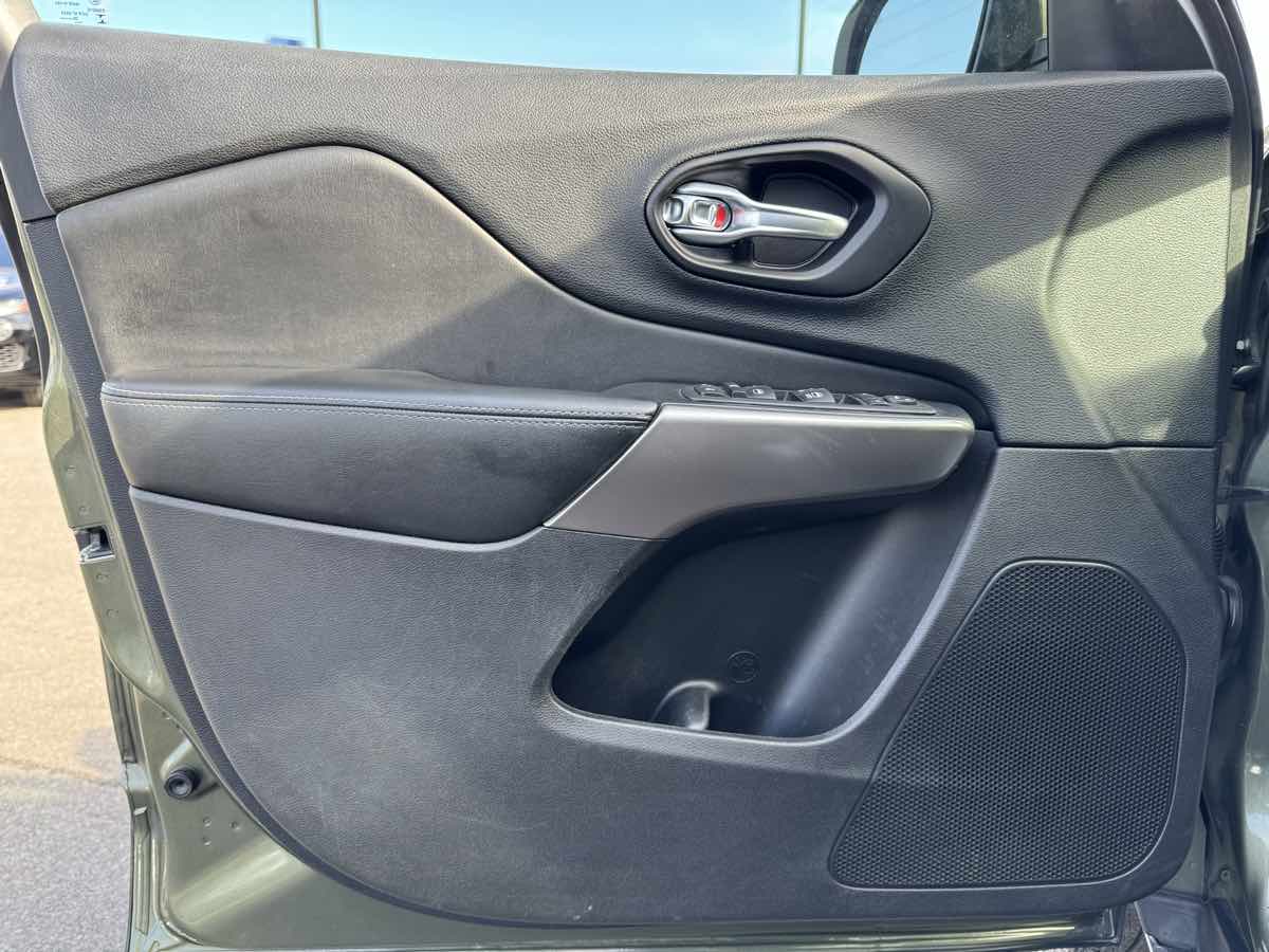 2021 Jeep Cherokee Latitude Lux photo 26