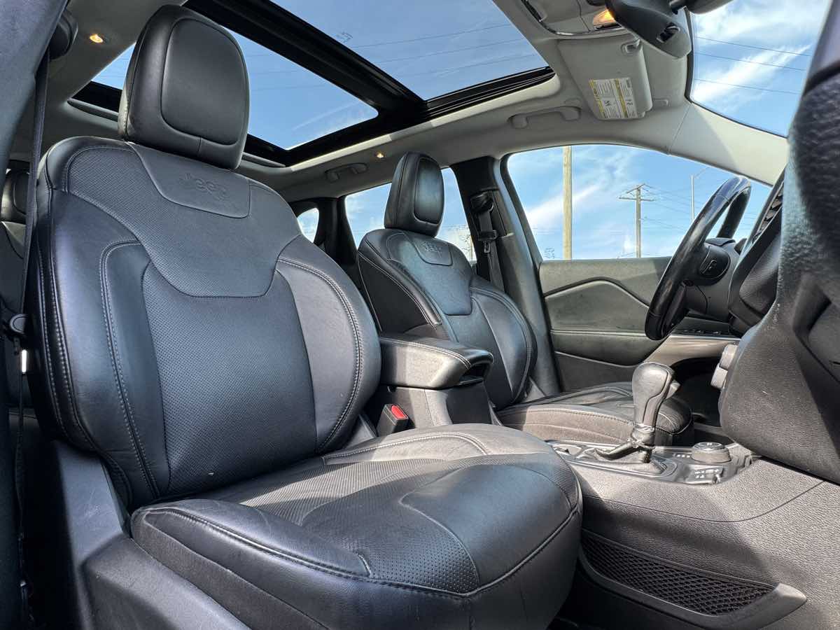 2021 Jeep Cherokee Latitude Lux photo 30