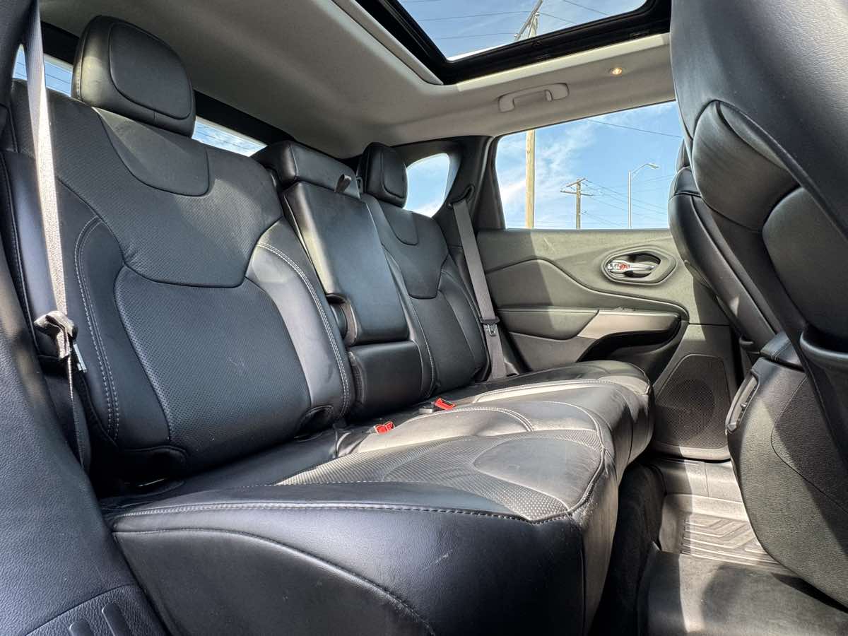 2021 Jeep Cherokee Latitude Lux photo 35