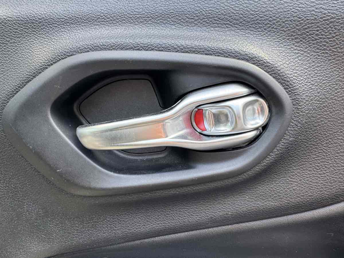 2021 Jeep Cherokee Latitude Lux photo 38