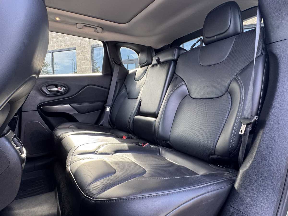 2021 Jeep Cherokee Latitude Lux photo 40