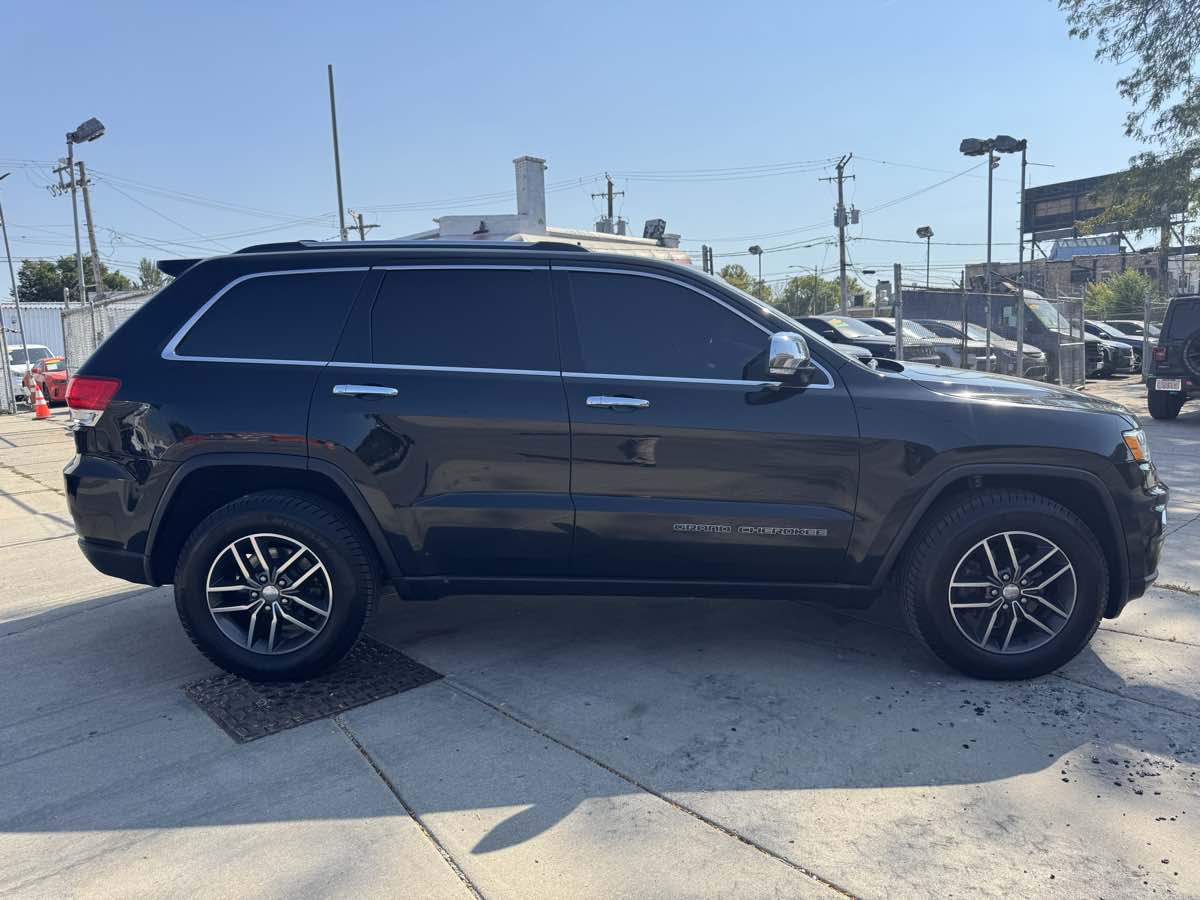 2017 Jeep Grand Cherokee Limited photo 4