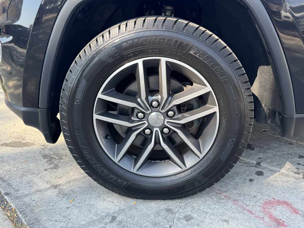 2017 Jeep Grand Cherokee Limited photo 9