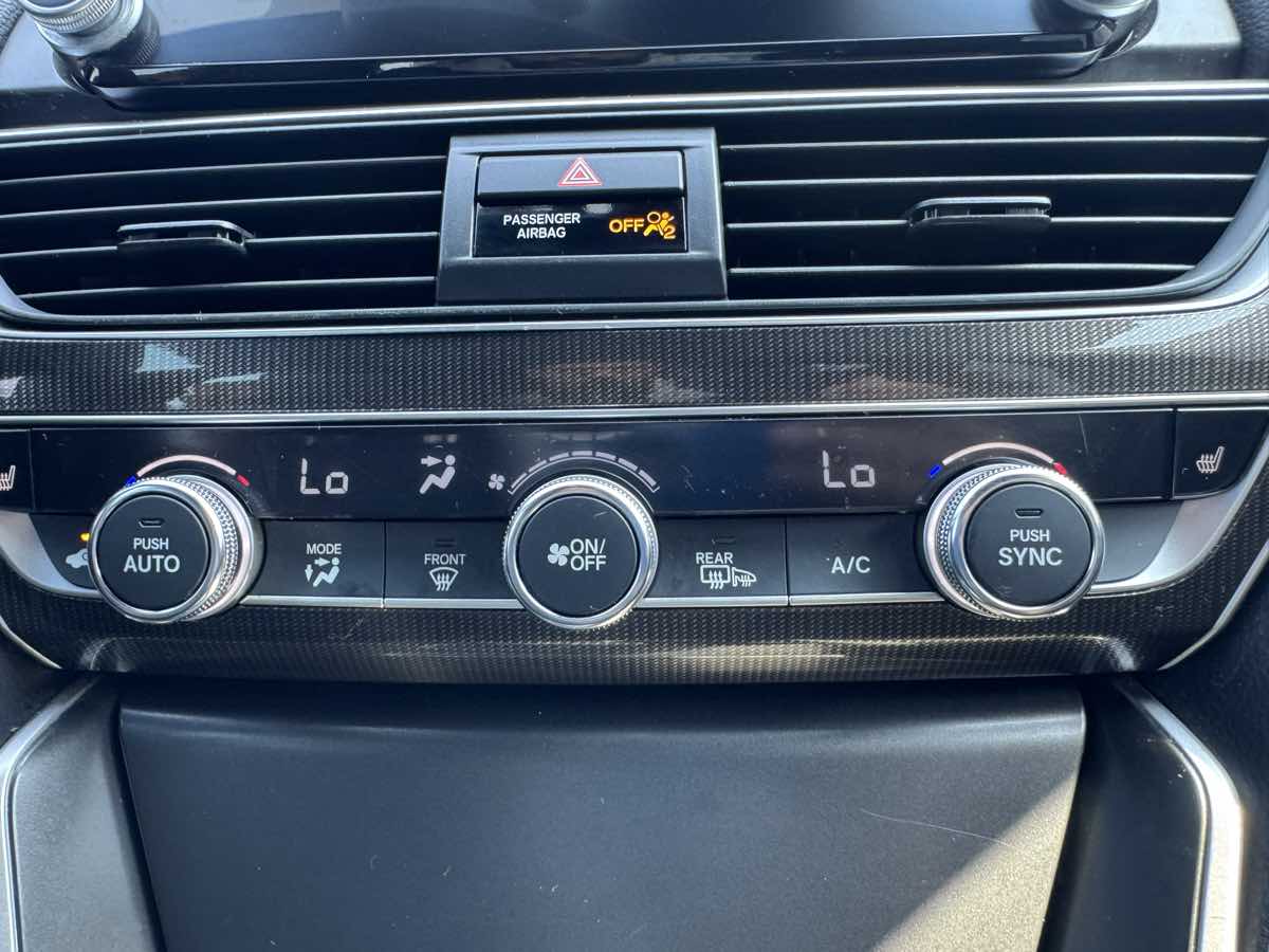 2018 Honda Accord Sport 2.0T photo 14